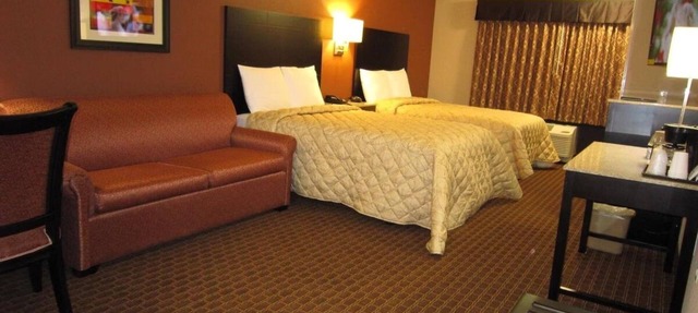 2 Comfortable Units, Free Breakfast, Close to Major Malls & Movie Theaters!