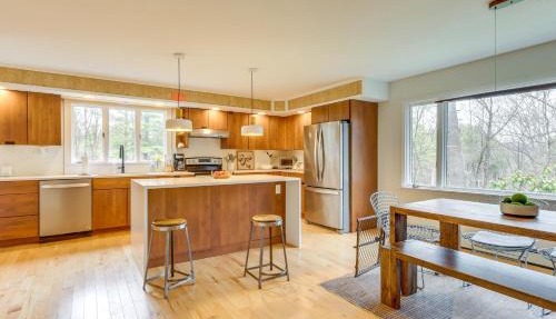 2 Mi to Hoosic River: 'The Moss House' w/Deck!