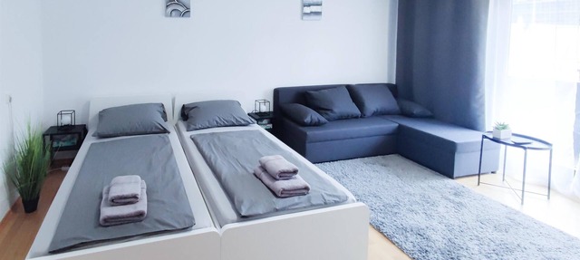 2 room apartment right in Stuttgart city 6 people