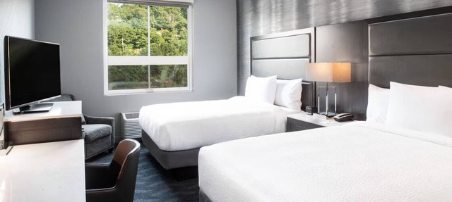 2 Units | Cozy Room with Indoor Pool, Gym & Free Breakfast