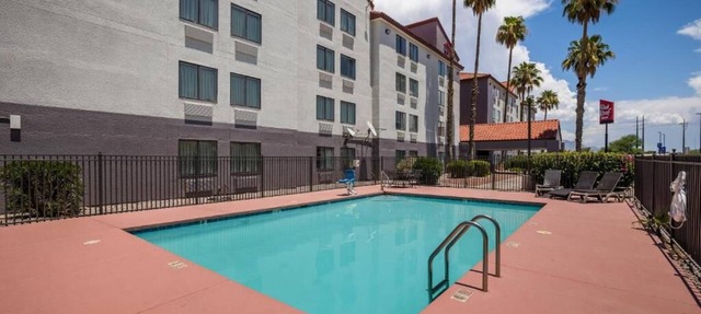 2 Units Easy Access & Relaxing Comfort in Marana Area