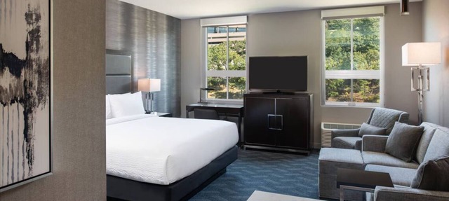 2 Units | Unwind in Soundproof Suite w/Modern Decor Near John F. Kennedy Park
