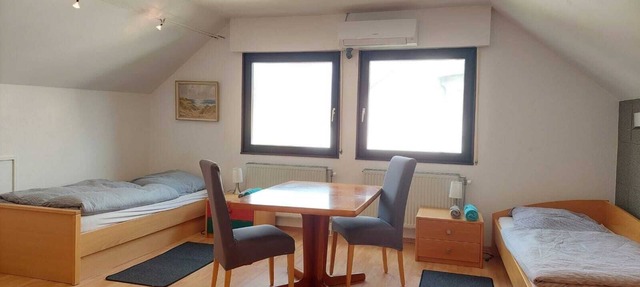 2 x 2 beds for 5 persons, close to Erlangen, Nuremberg, Fürth 3km to the A3,