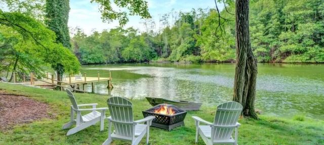 200-Acre Lakefront Estate/3 Homes, Sleeps 16+