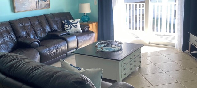 2000sq ft Ocean View Villa, steps to the beach, small pool & hot tub. 4 king bed
