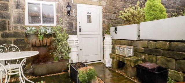 2A CHISERLEY STILE, with hot tub in Hebden Bridge
