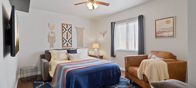 2Bed/1bath casita in quiet downtown neighborhood with washer/dryer and parking