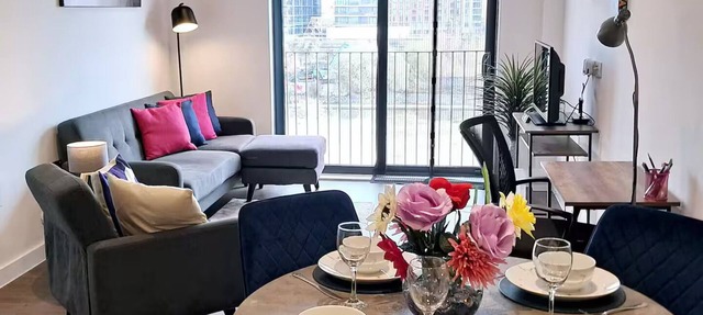 2Bed 2Bath Balcony Waterfront Retreat Manchester Apartment