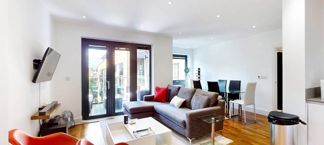 2Bed & 2Bath Flat with free parking, lift, balcony