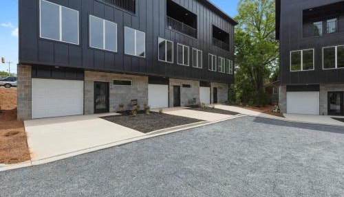 2BR 2 & Half Downtown Oasis Full Kitchen Pet Friendly