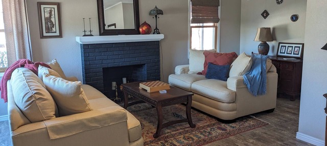 2BR/2B Comfy Bungalow close to UofA