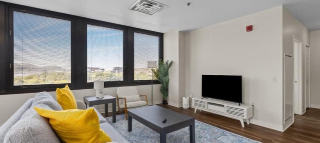 2BR Downtown Apartment with Gym & Deck