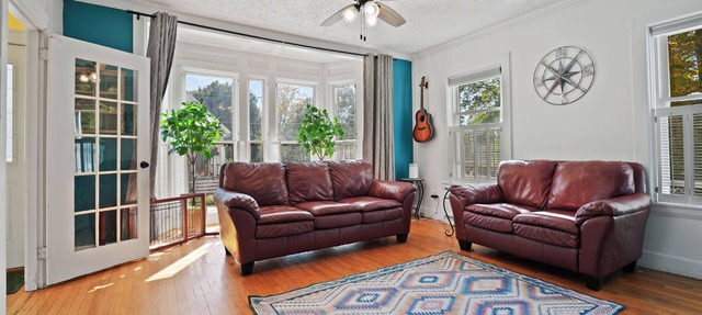 2BR Home Foxboro Cntr- 3.5mi to Gillette, walk to bars/food/shops/playgrounds