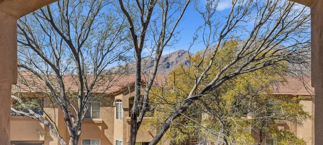 2nd floor includes many personal touches and upgrades making a Perfect rental