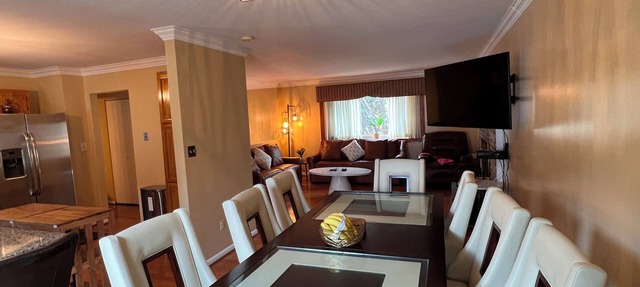 3-B rooms 5 beds & 2 BR Spacious House 1 mile from downtown with 2 free parking.