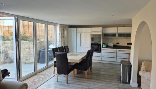 3 Bay Tree Close