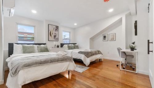 3 BDRM 2 and a Half Bath - House Private Yard Duplex