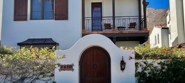 3-bdrm 3-full bath Villa in down town Palm Springs CA with its own patio & spa