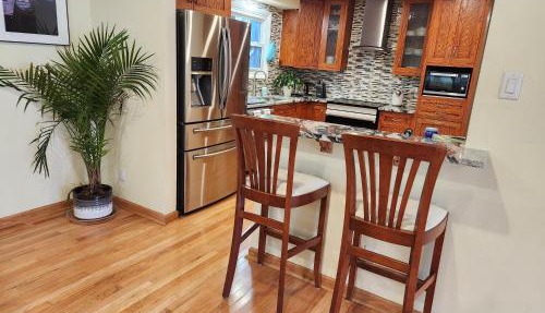 3 Bed 2 Bath, Near UAlbany & MVP Arena, Private Driveway Parking