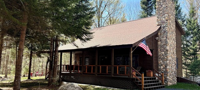 3 Bedroom, 2 Bath Secluded Old Forge Log Cabin
