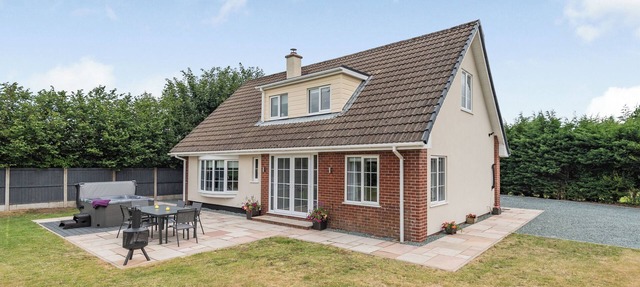 3 bedroom accommodation in Llanerfyl, near Welshpool