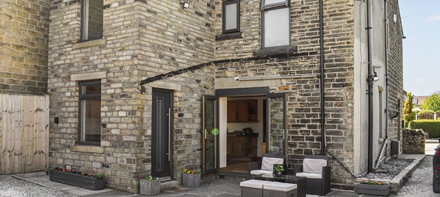 3 bedroom accommodation in Scholes, near Holmfirth