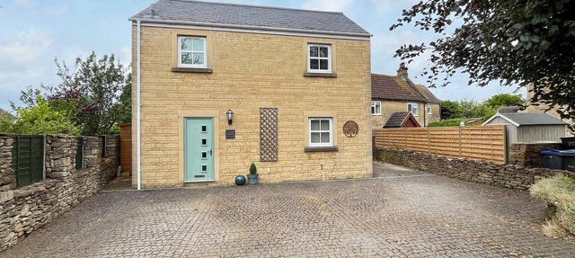 3 bedroom accommodation in Atworth, Near Melksham