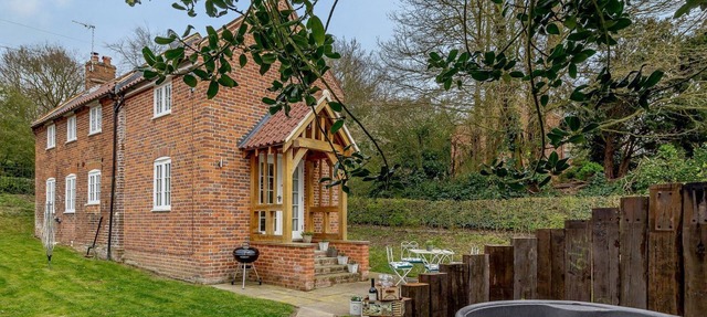 3 bedroom accommodation in Geldeston, near Beccles