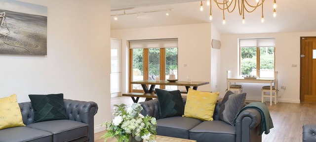 3 bedroom accommodation in Greasby, Wirral