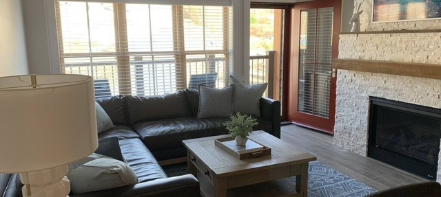 3 Bedroom Slope-side Condo at Cranmore Mountain. Minutes to Storyland!