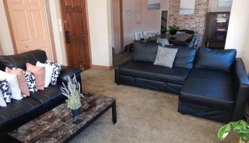 3 Beds, homey, spacious, stadiums, free parking, parks