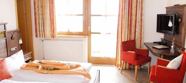 3* Doppelzimmer mit Balkon und Blick zum Tal