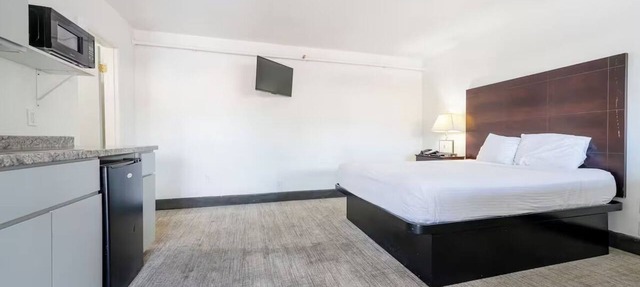 3 Functional Studios with Essentials Near Restaurants & Parks