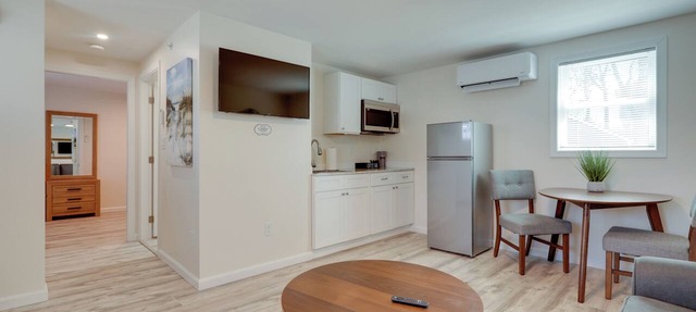 3 Mi to Beaches: Peaceful Wareham Getaway