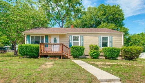 3 Mi to Historic Dtwn: Hopewell Home w/Yard