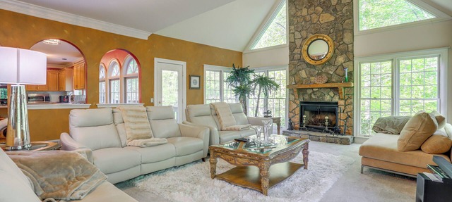 3 Mi to Roswell Riverwalk: Spacious Getaway!