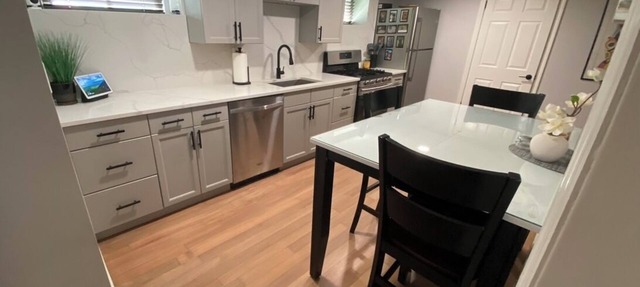 3 MILES/5 KM FROM METLIFE STADIUM AND AMERICAN DREAM MALL