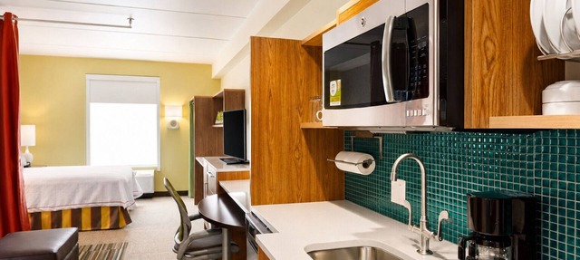 3 Relaxing Units! Onsite Pool, Kitchen, Pets Allowed, Near Six Mile Waterworks
