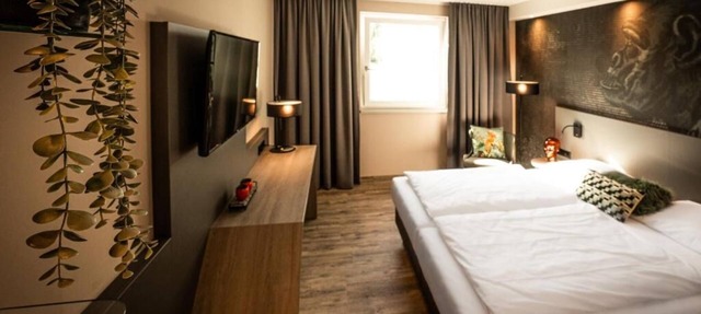3 Sleek & Spacious Rooms w/Kitchens — Relaxing Stays Near Killesberg Park