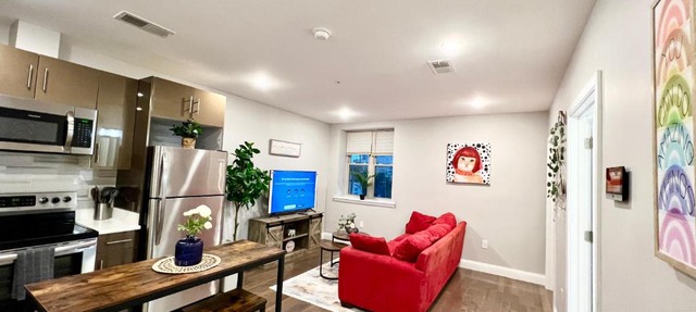 304Stunning and comfy 1BDR APT in Center city