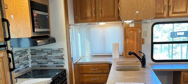32-FT 5th Wheel Camper/Placitas with great location, views, and privacy.