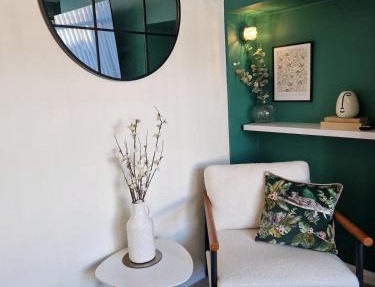 #37 Elegant & Spacious Home for 6 - Perfect for Contractors and Families - free parking