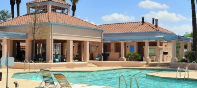 3BR 2.5 baths in this Quiet and Safe Community NW of Tucson Arizona.