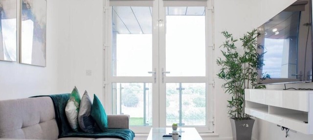 3BR Sleeps 8 - PS5+Pool+Balcony