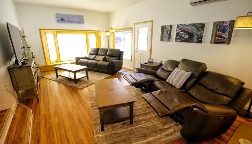 3BR Valley Home wKing beds & Free Tram Tickets!