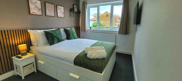 4 bed 2 bath spacious lovely house in Ilford London