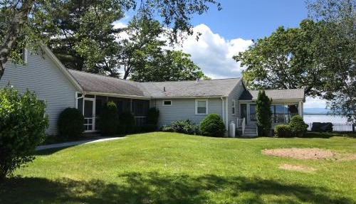 4 Bed 2 Bath Vacation home in Ossipee