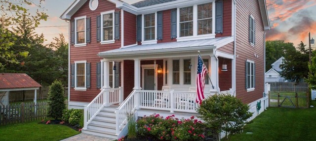 4 bed 3.5 bath close to the Beach w/heatable pool