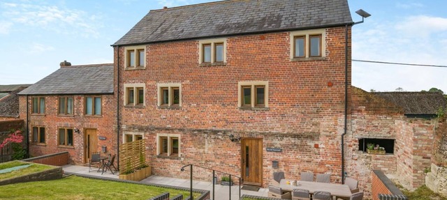 4 Bed in Heywood (oc-t29040)