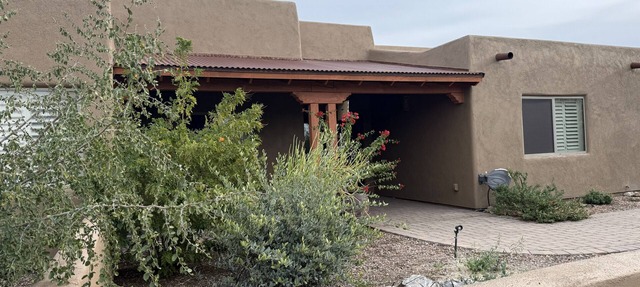 4 bedroom/4 bath custom home on 5 acres, perfect for family reunion/golf outings